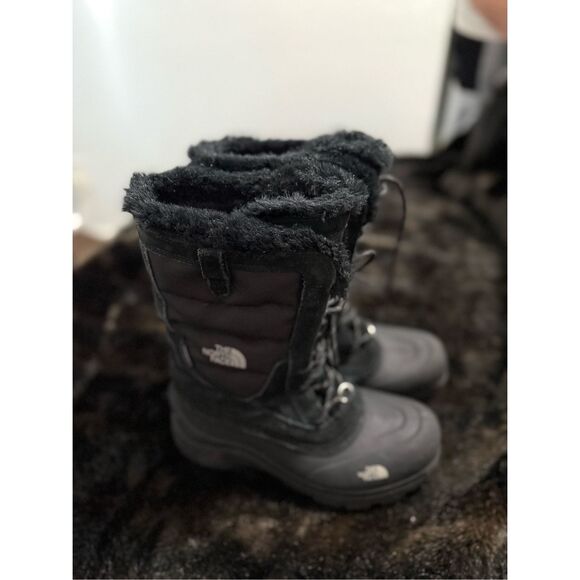 The North face Snow Boots Size 6 Black Fur Trim - Picture 1 of 5
